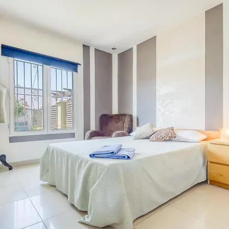 Holiday Urgell By Interhome Roses